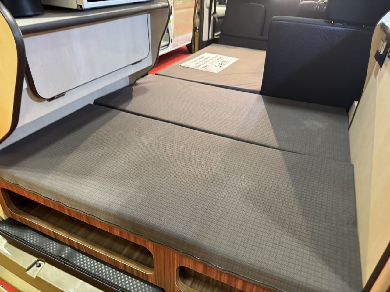 ｜キャンピングカーはこれで十分だと思う　ダイハツ アトレーがベースの軽キャンパー