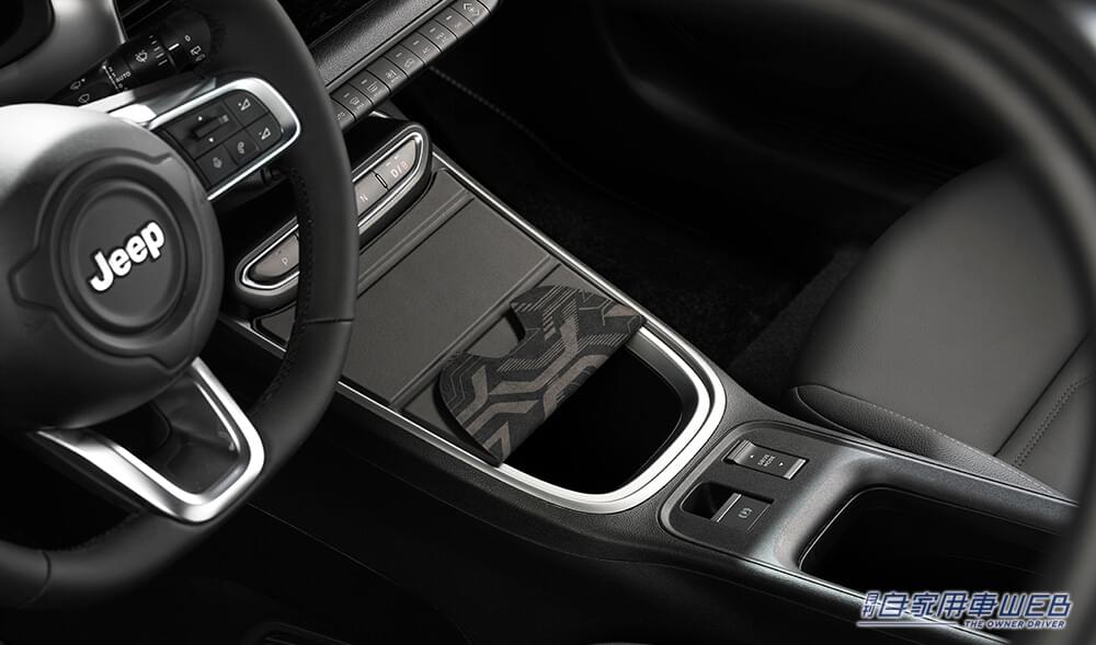 |ジープ初の電気自動車が登場 一充電航続距離は486km!新型「ジープ アベンジャー」とは?