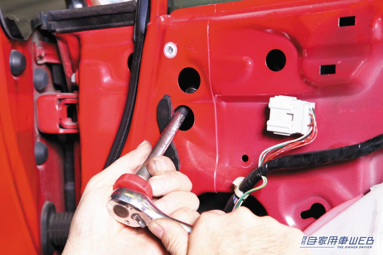 |作業のポイントは塗装クリア層の処理にあり! ボロボロのドアミラー、分解掃除のすゝめ