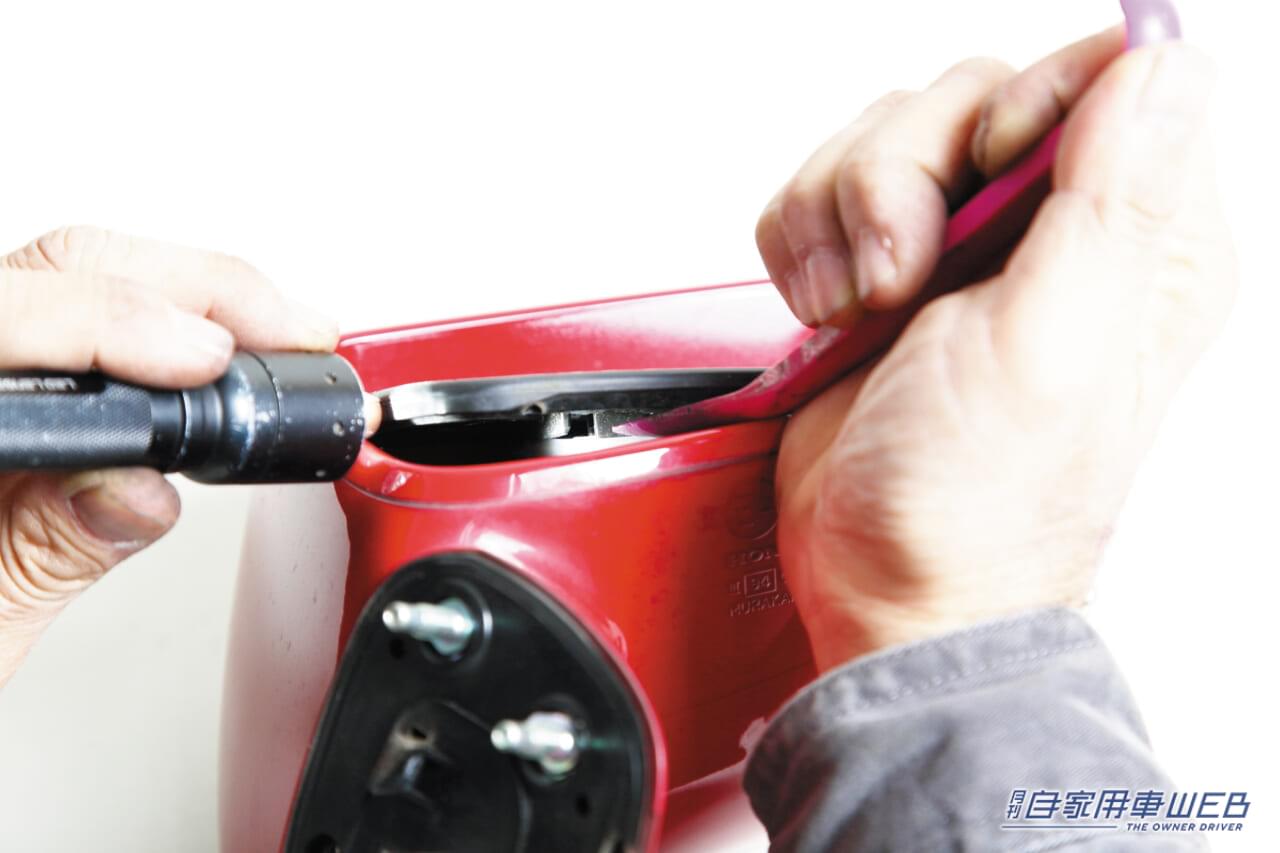 |作業のポイントは塗装クリア層の処理にあり! ボロボロのドアミラー、分解掃除のすゝめ