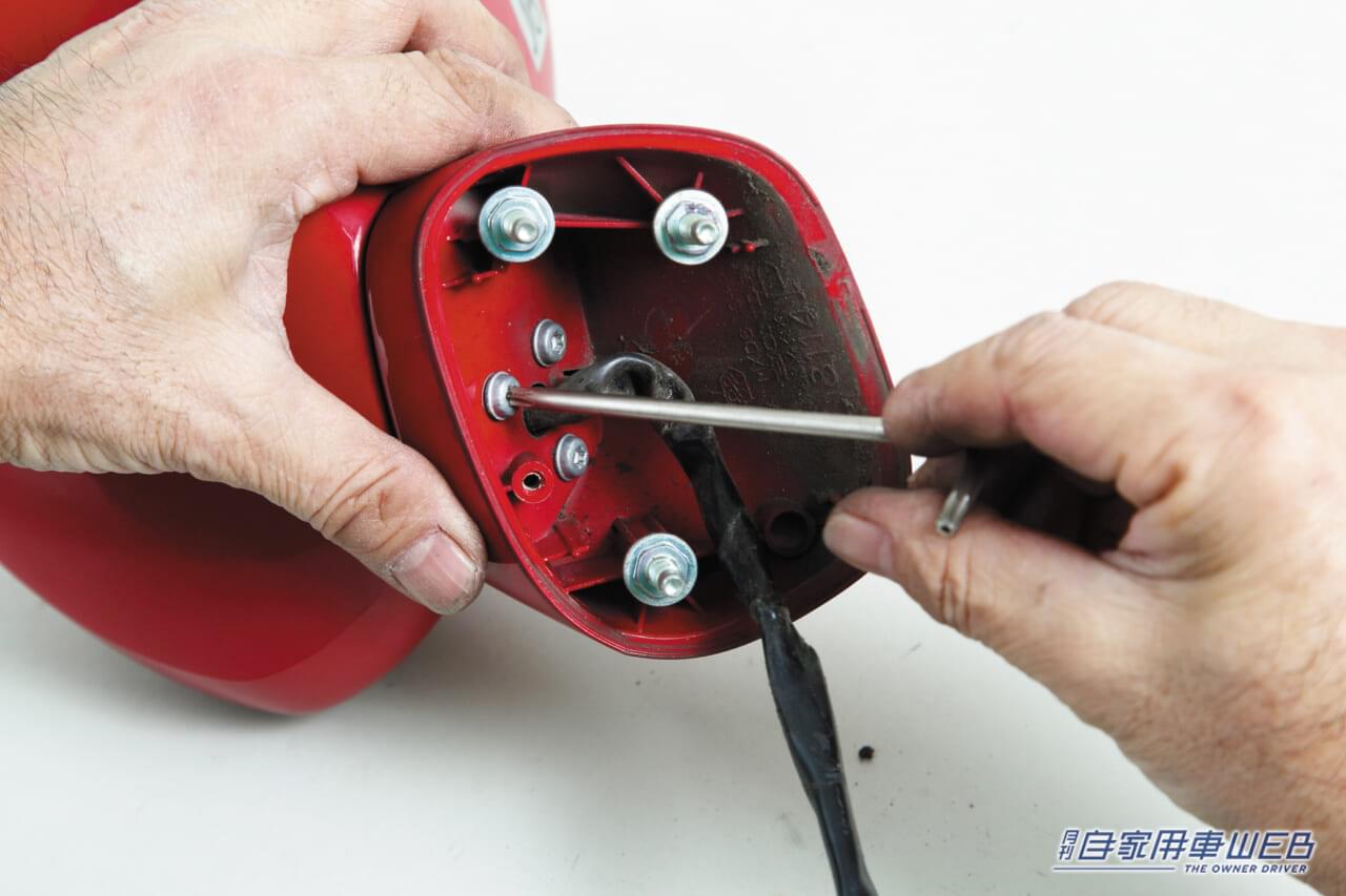 |作業のポイントは塗装クリア層の処理にあり! ボロボロのドアミラー、分解掃除のすゝめ