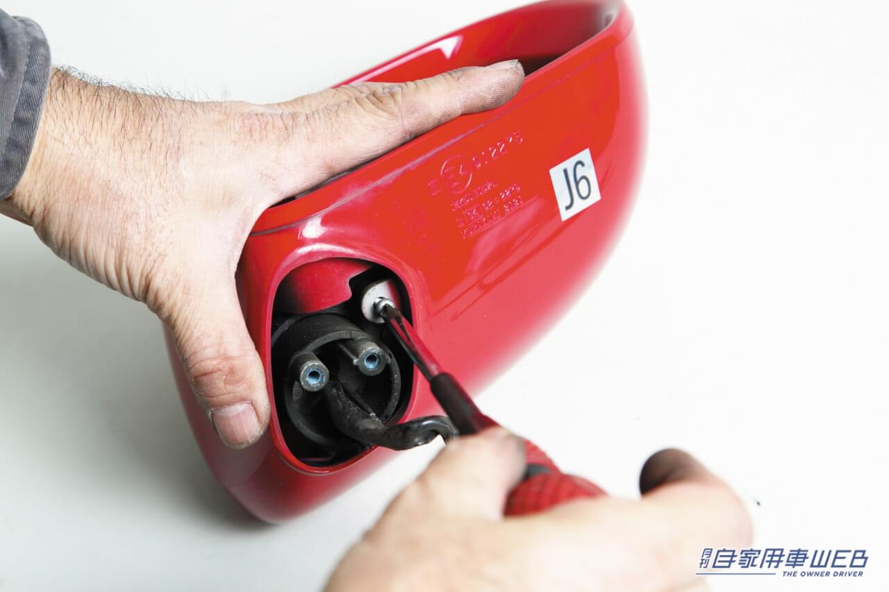 |作業のポイントは塗装クリア層の処理にあり! ボロボロのドアミラー、分解掃除のすゝめ