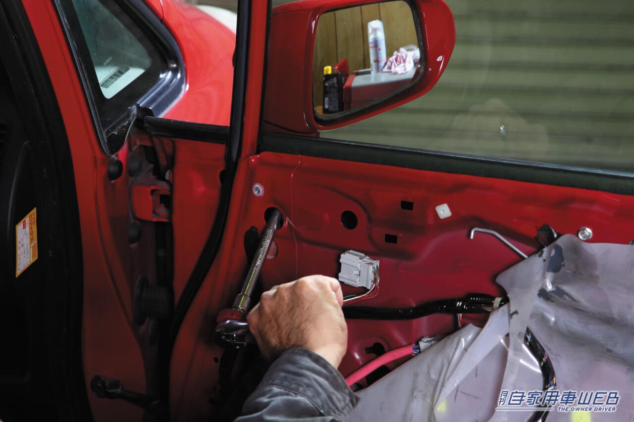 |作業のポイントは塗装クリア層の処理にあり! ボロボロのドアミラー、分解掃除のすゝめ