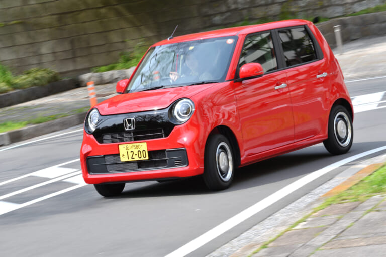 [メーカー名] [車両名]：[画像説明]