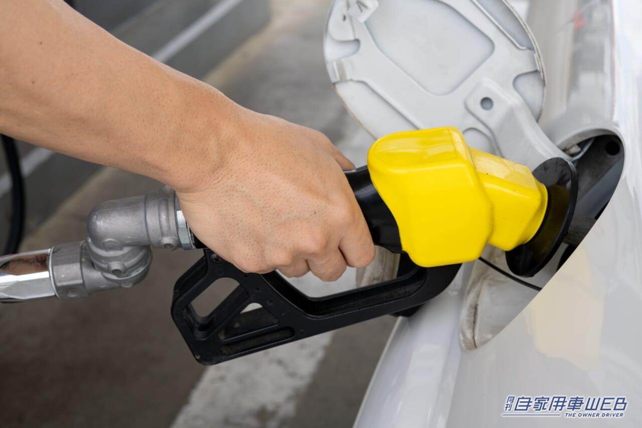 |「ウソでしょ?ガソリンって無色透明じゃないの?」「意外な色だね」軽油・灯油と色を比較!