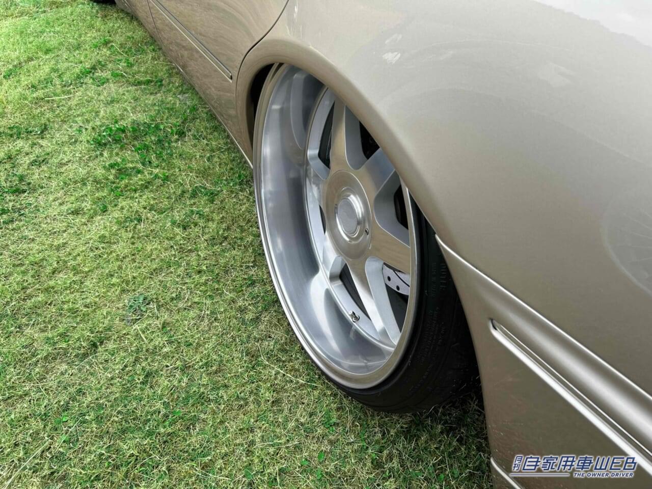 車高を低くしたクルマの写真|【知ってたら役に立つかも】なぜ車高を下げるのか、一体どんな意味が…? 車高調キットとスプリング交換とは?