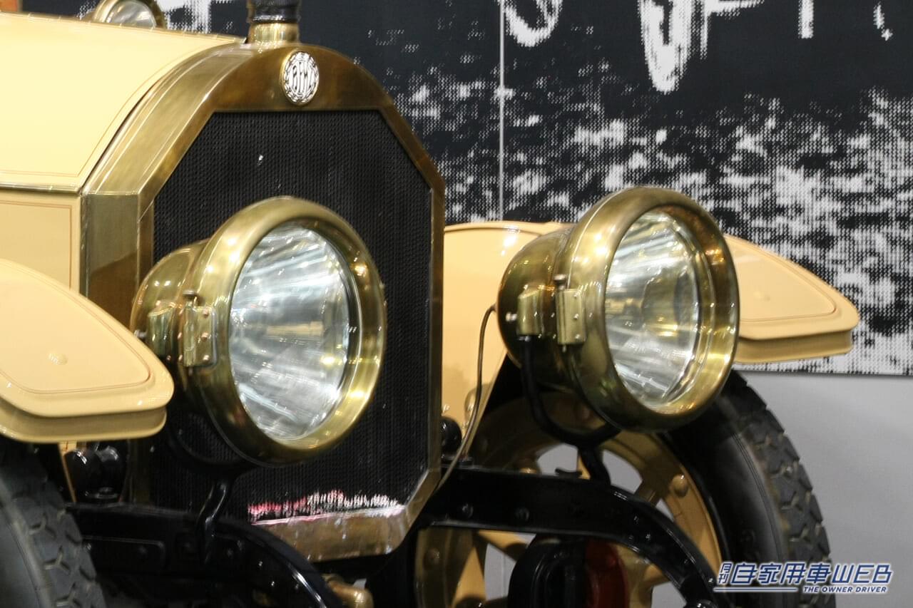 |「旧車を思い浮かべてみて」「すげぇ!ほぼ丸いヘッドライト」それがシールドビームです。でも一体なぜ?