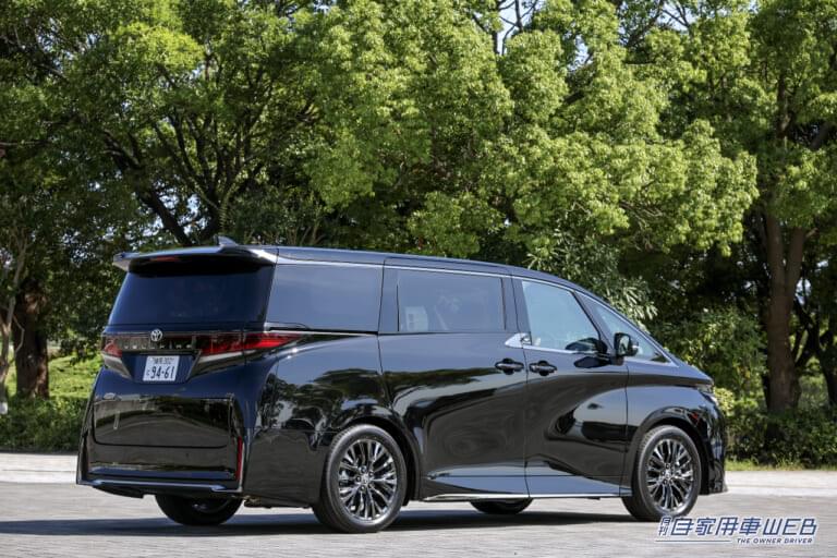 トヨタ ヴェルファイアのリアビュー|走りのミニバンならヴェルファイア! こだわるユーザーから高性能ターボ車が熱視線を集める理由と、最新購入情報を解説!