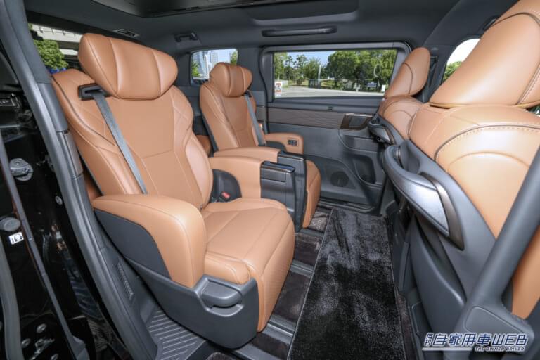 トヨタ ヴェルファイアのセカンドシート|走りのミニバンならヴェルファイア! こだわるユーザーから高性能ターボ車が熱視線を集める理由と、最新購入情報を解説!