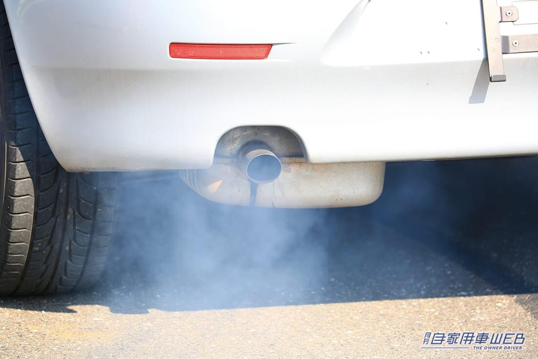 |「ヤバいヤバい!」「壊れてるじゃん…」エンジンオイルを入れすぎたらとんでもない結果に