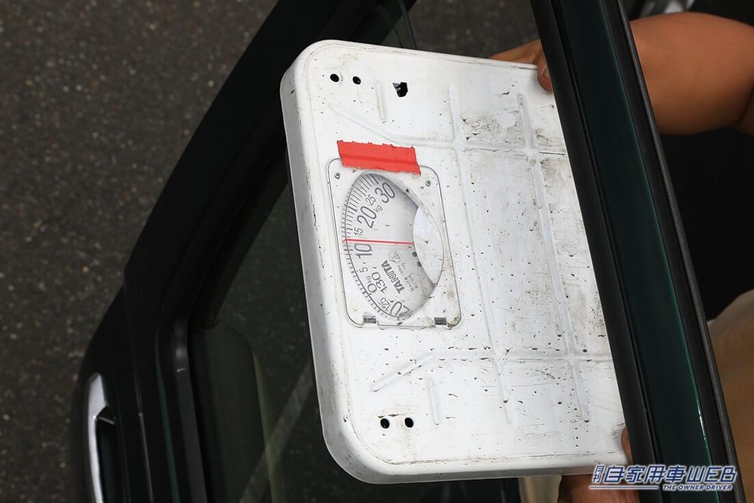 |「えぇ…これは思った以上」挟み込み実験でパワーウィンドウのパワーに驚愕… 想定以上の結果に