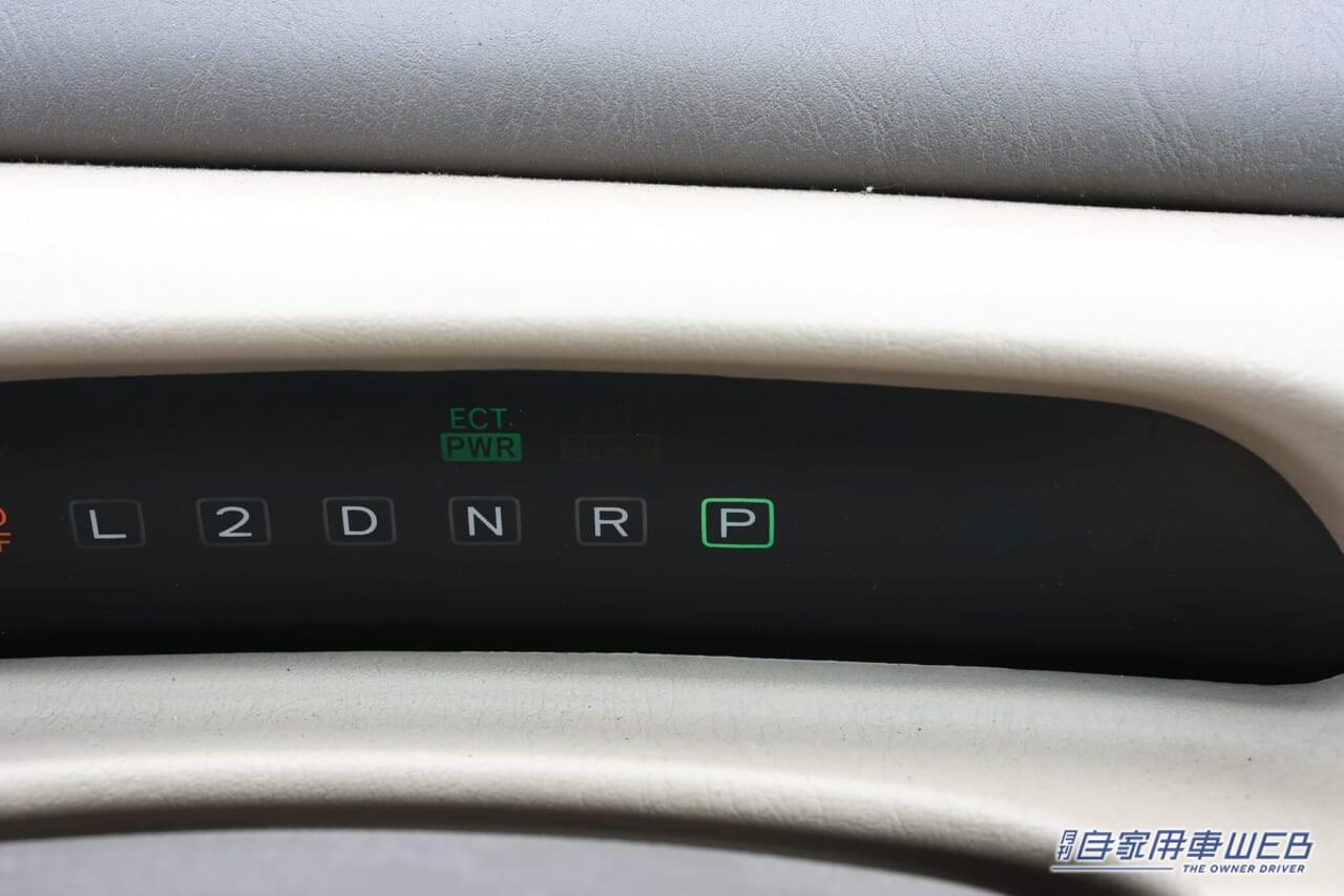 |「ガァーッ」「ガッコーン」異音が聞こえたあと、大きいショックが発生。前後にグワングワン揺れ始めた。走行中にPシフトを入れた結果、不意打ちを食らい大ダメージを負う。