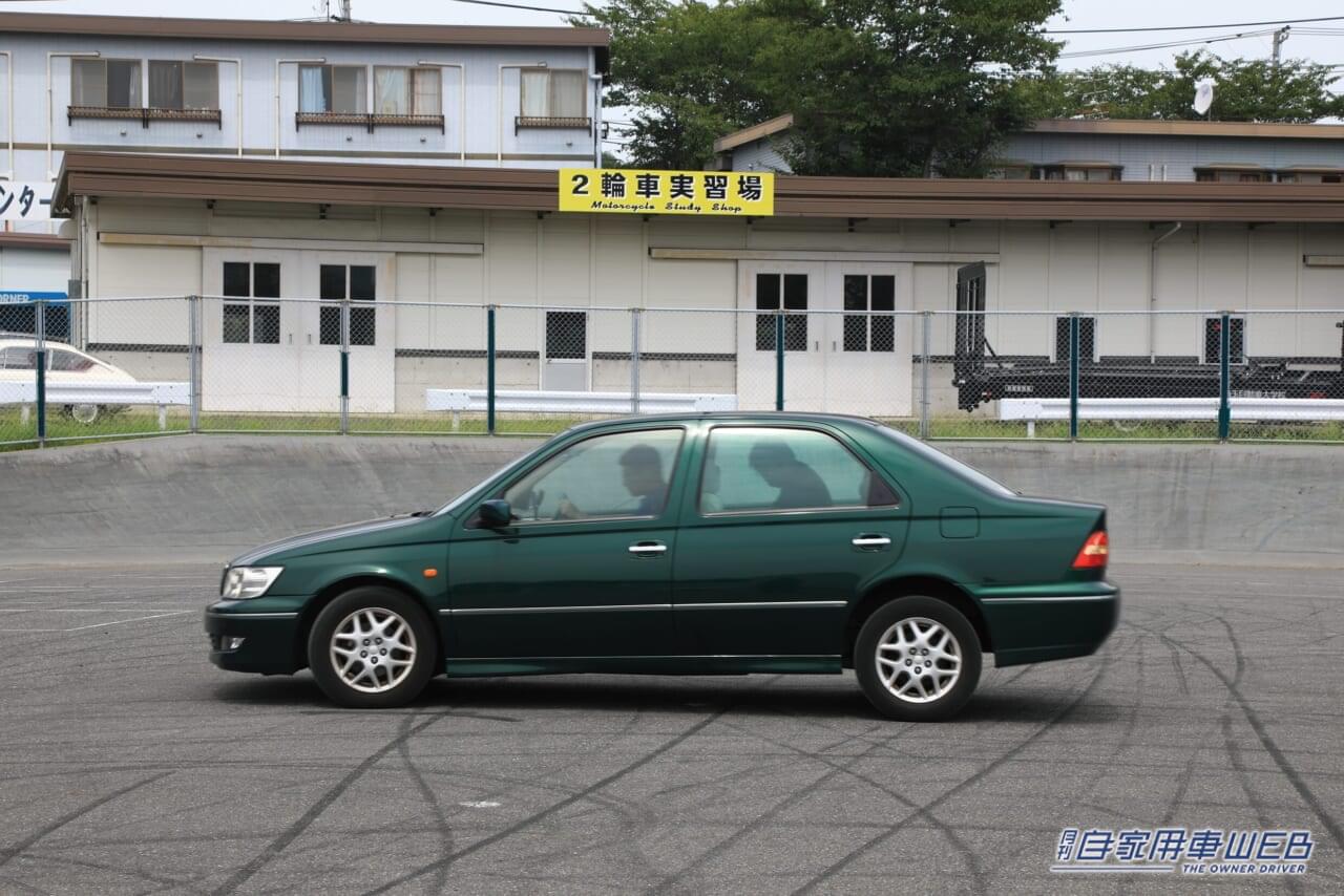 |「ガァーッ」「ガッコーン」異音が聞こえたあと、大きいショックが発生。前後にグワングワン揺れ始めた。走行中にPシフトを入れた結果、不意打ちを食らい大ダメージを負う。