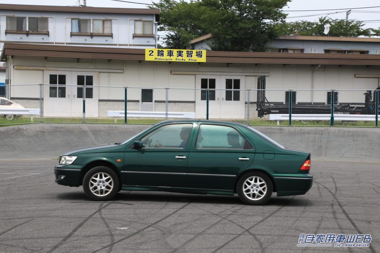 |「ガァーッ」「ガッコーン」異音が聞こえたあと、大きいショックが発生。前後にグワングワン揺れ始めた。走行中にPシフトを入れた結果、不意打ちを食らい大ダメージを負う。