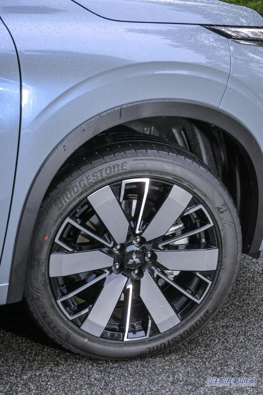 |三菱「アウトランダーPHEV」が”大幅改良”!内外装の変更やバッテリーの刷新に、サスペンションも最適化!