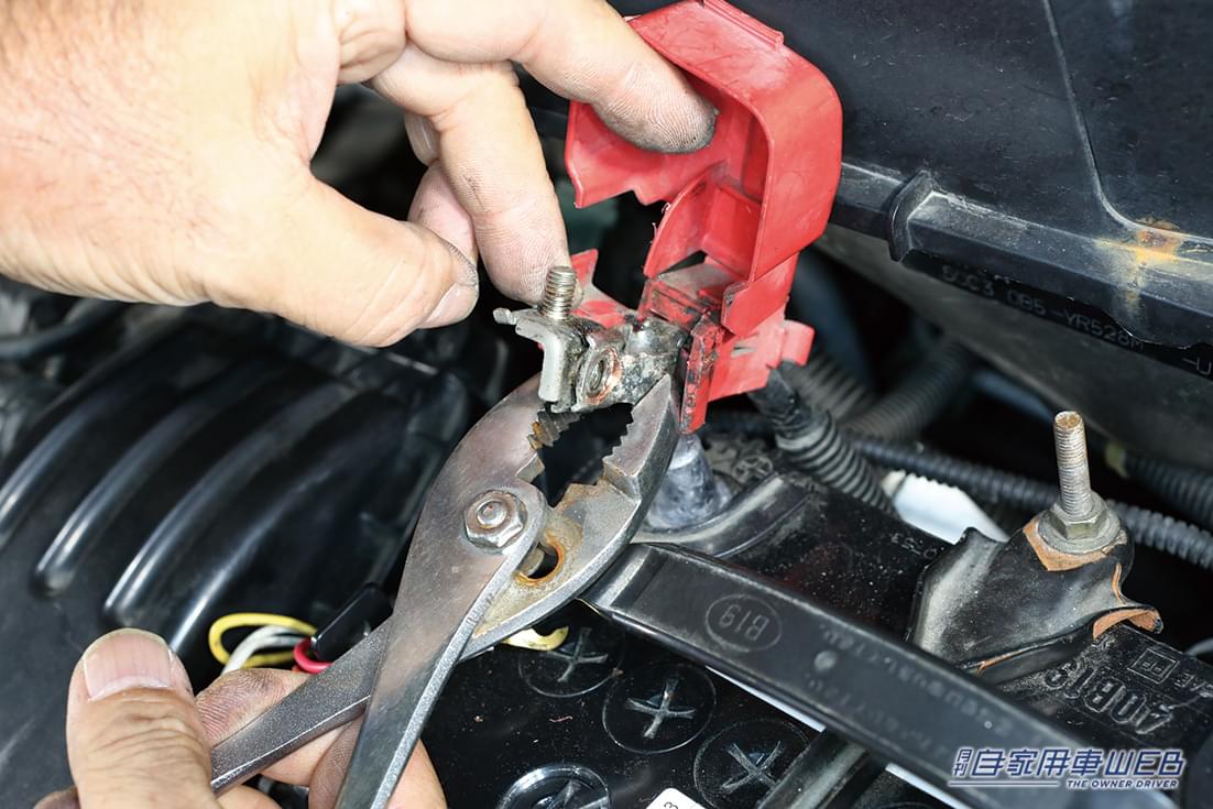 |【メンテの秋、到来】バッテリー上がりのリスクを下げる、簡単チェック項目&診断方法とは?