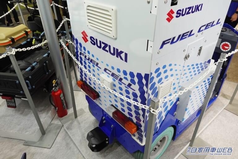 スズキ 水素燃料電池荷役運搬車|「なんかかわいい…」水素で運ぶ! スズキ 水素燃料電池荷役運搬車【JMSB2024】