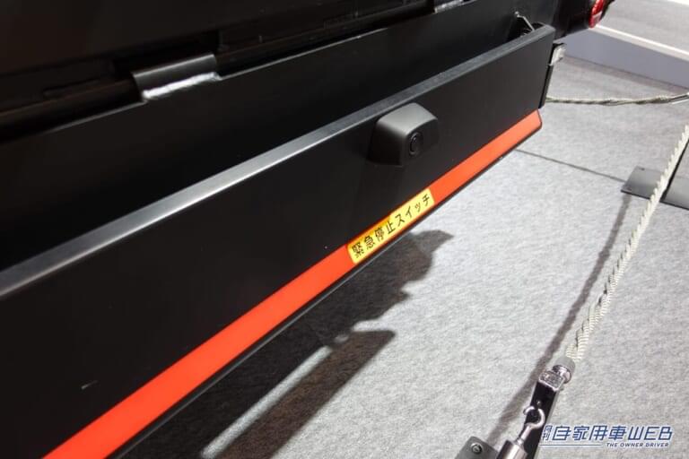 MITSUBISHI FUSO eCanter SensorCollect|「胸キュン…」作業員を自動で追っかける”いじらしい”清掃車:ミツビシふそうeキャンター センサーコレクト【JMSB2024】