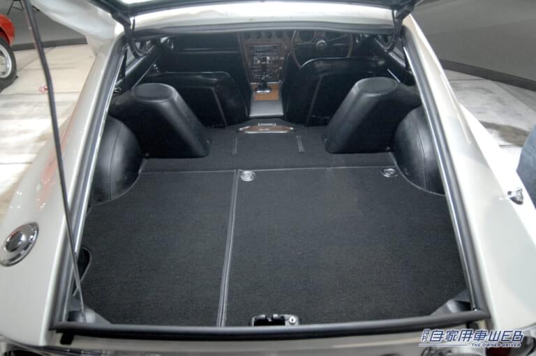 2000GTの室内|「トヨタが目指した高級本格スポーツカー」「007ボンドカーになった唯一無二の国産GTカー」前期型と後期型の違いにも着目