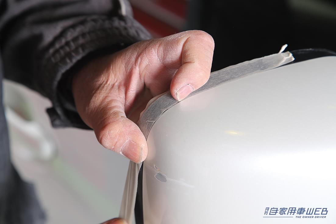 |意外と気になるドアミラーのこすりキズ、エアブラシならどのレベルまで直せる?