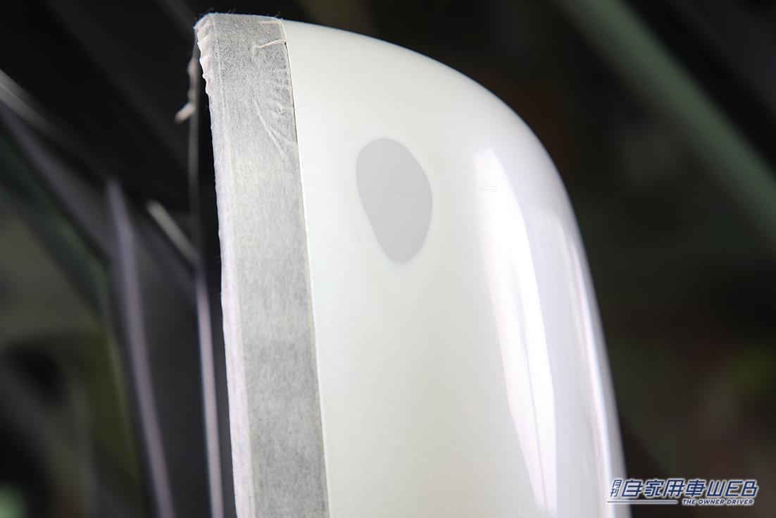 |意外と気になるドアミラーのこすりキズ、エアブラシならどのレベルまで直せる?