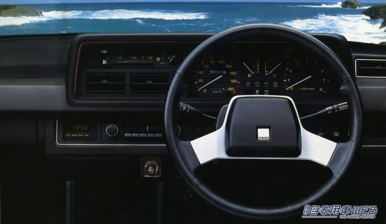 マツダ 5代目ファミリア|「オジサン臭ゼロ」「セダンもかっこいいやろ!」当時よく見かけた国産車。マークII・ シーマ・プレリュード・ファミリアetc…