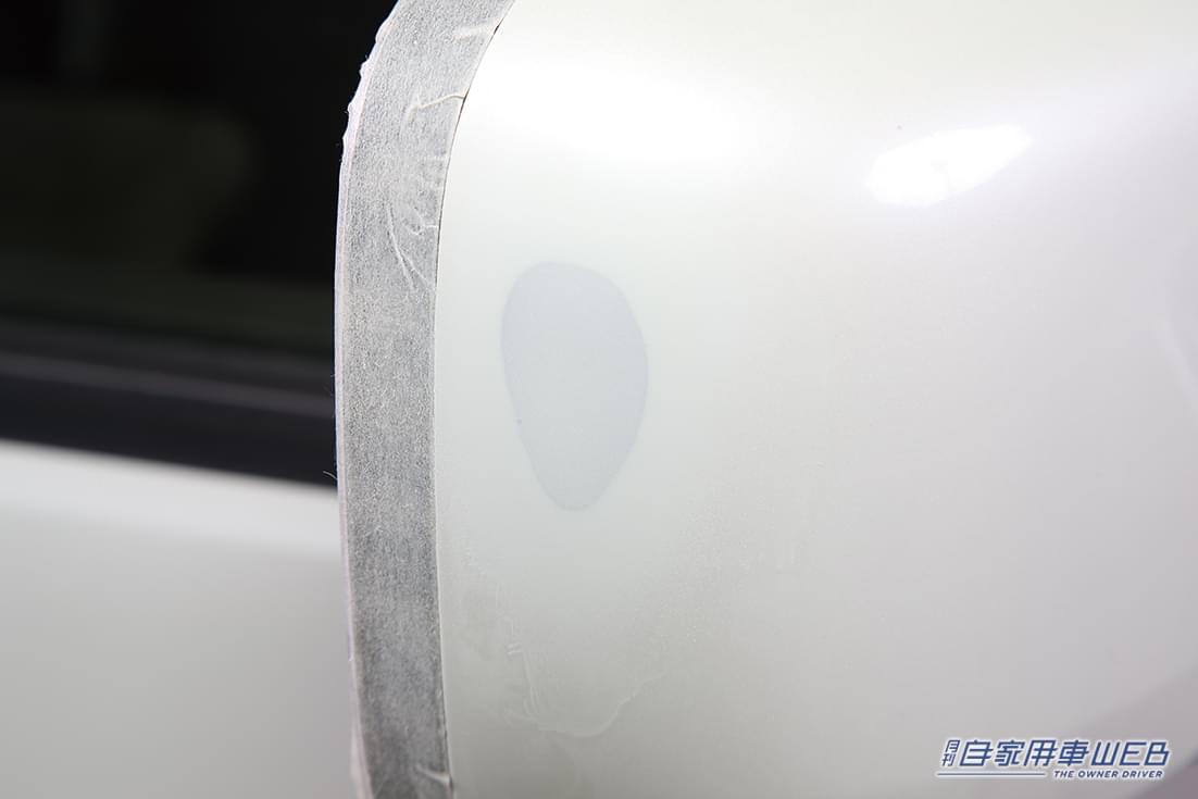 |意外と気になるドアミラーのこすりキズ、エアブラシならどのレベルまで直せる?