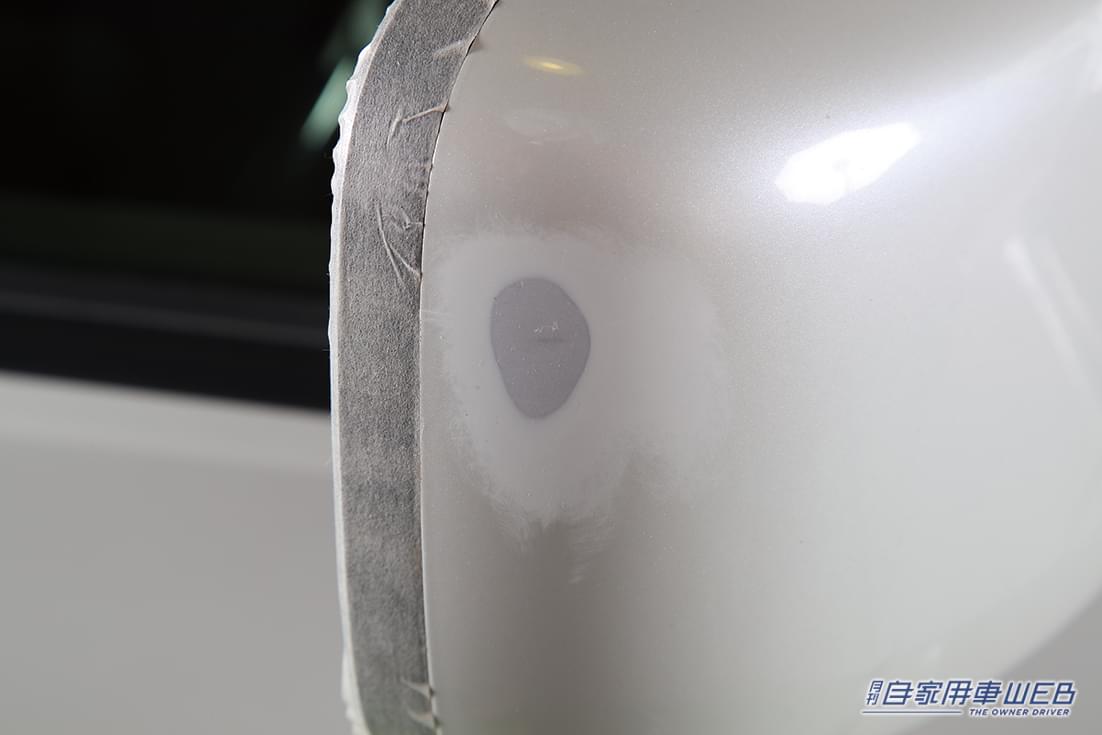 |意外と気になるドアミラーのこすりキズ、エアブラシならどのレベルまで直せる?