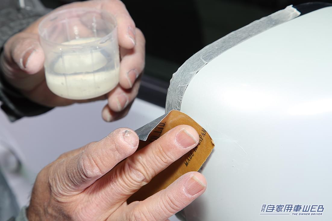 |意外と気になるドアミラーのこすりキズ、エアブラシならどのレベルまで直せる?