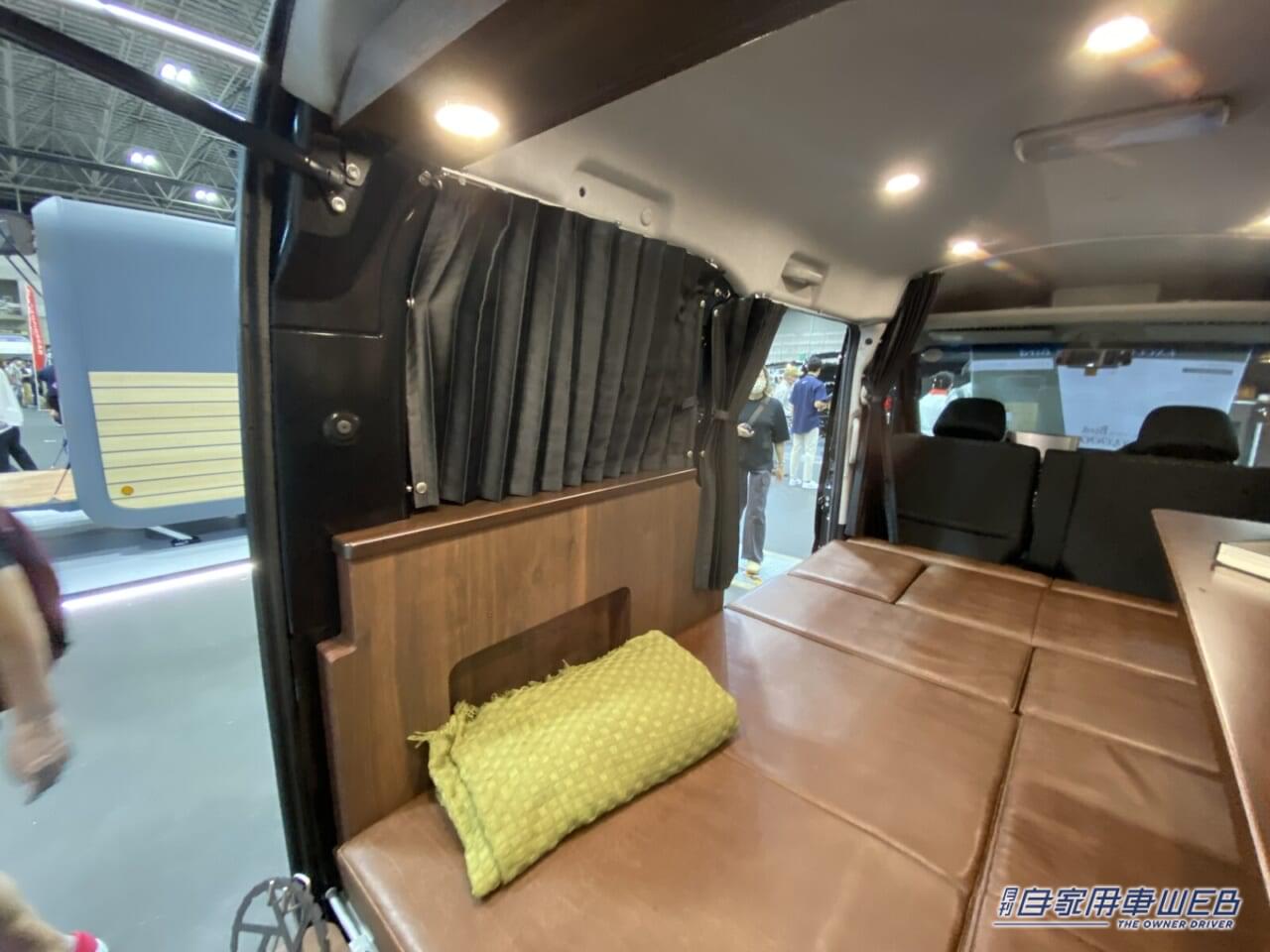 |「これもう住めるじゃん…」もはや軽自動車じゃない、ワンルームを感じさせる軽キャンパー「クーラー完備・電子レンジOK・キッチン付き」