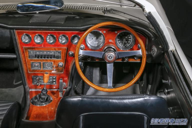 トヨタ2000GT ボンドカー(1966年)の車内|「トヨタが目指した高級本格スポーツカー」「007ボンドカーになった唯一無二の国産GTカー」前期型と後期型の違いにも着目