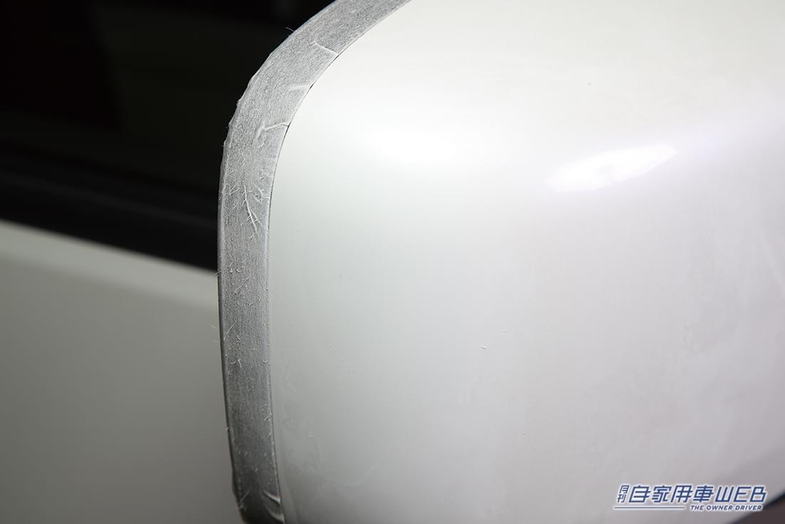 |意外と気になるドアミラーのこすりキズ、エアブラシならどのレベルまで直せる?