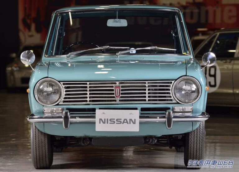 初代日産サニー2ドアセダンデラックス(1966年)|「サラリーマンでも買えるクルマ」が開発コンセプト⁉︎ マイカー時代の幕あけを飾った国民車=コードネームA260X