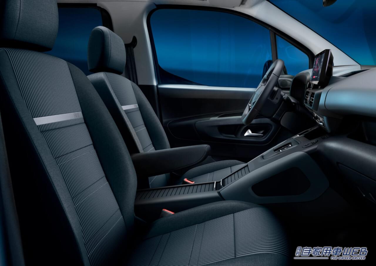 フィアット ドブロ|前列シート|「これなら遊べそう」「ガラスルーフが気持ちいい」フィアット ドブロ 最新モデル国内導入【80台限定版も発売】