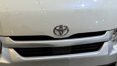 トヨタの「凄いハイエース」まるで部屋。シンプルだけど文句なしの車内のキャンパー。