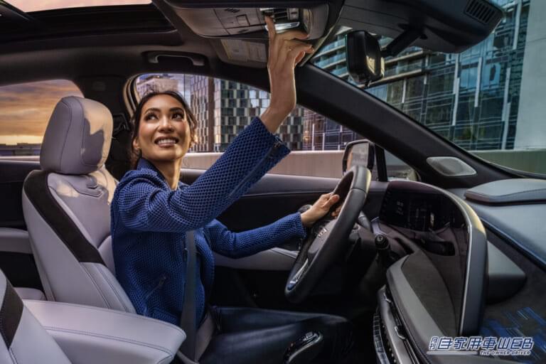 キャデラックXT4|「驚きの9K解像度モニター」「クルマでどう使う?!」キャデラック最新SUV「XT4」上陸!【最新LEDディスプレイがもたらす未来感溢れるコクピット】