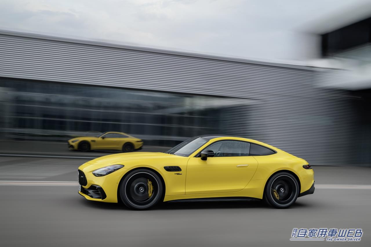 Mercedes-AMG GT 43 Coupéの走行シーン