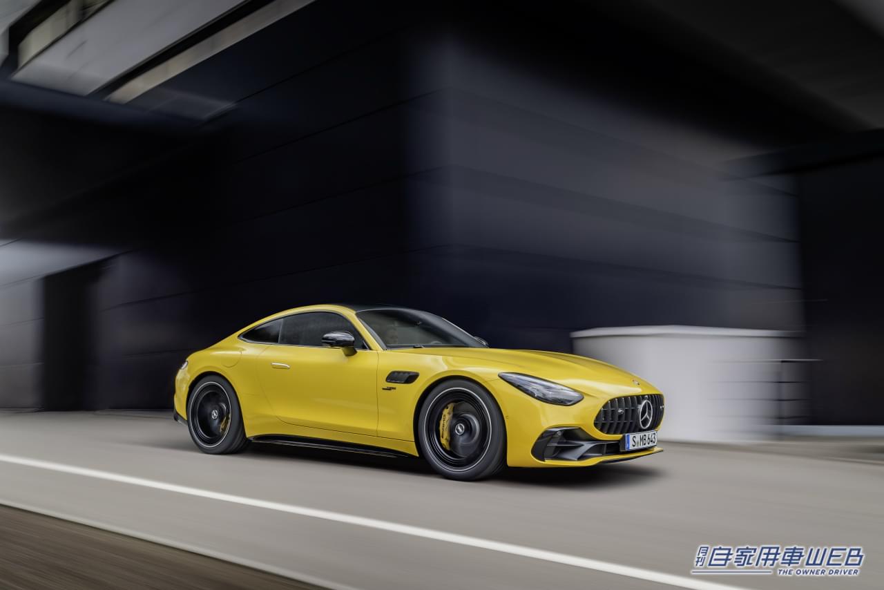 Mercedes-AMG GT 43 Coupéの走行シーン