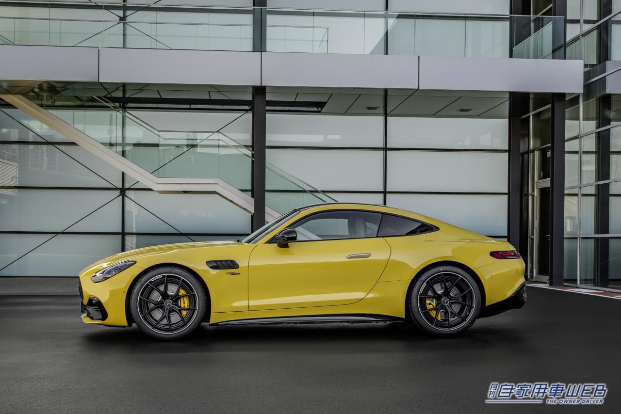 Mercedes-AMG GT 43 Coupéのサイドビュー