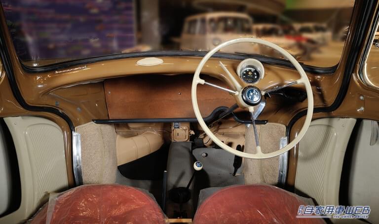 1958 スバル360(増加試作型K-111)｜コクピット｜[懐かし名車旧車] スバル360：安価でも高性能、さらにスタイリングも最先端。売れる要素しかなかった元祖ベストセラー