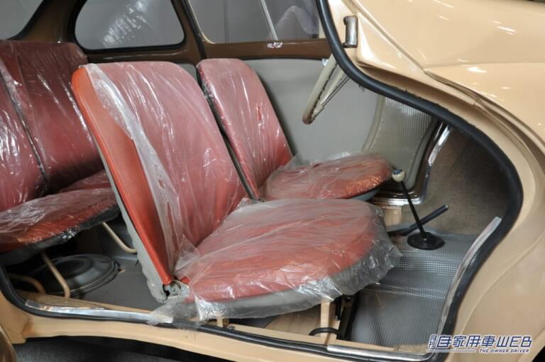 1958 スバル360(増加試作型K-111)|フロントシート|「他と同じクルマなんて作らない」スバル開発陣が見せた意地が名車誕生のきっかけに。松下幸之助も購入したスバル360ストーリー