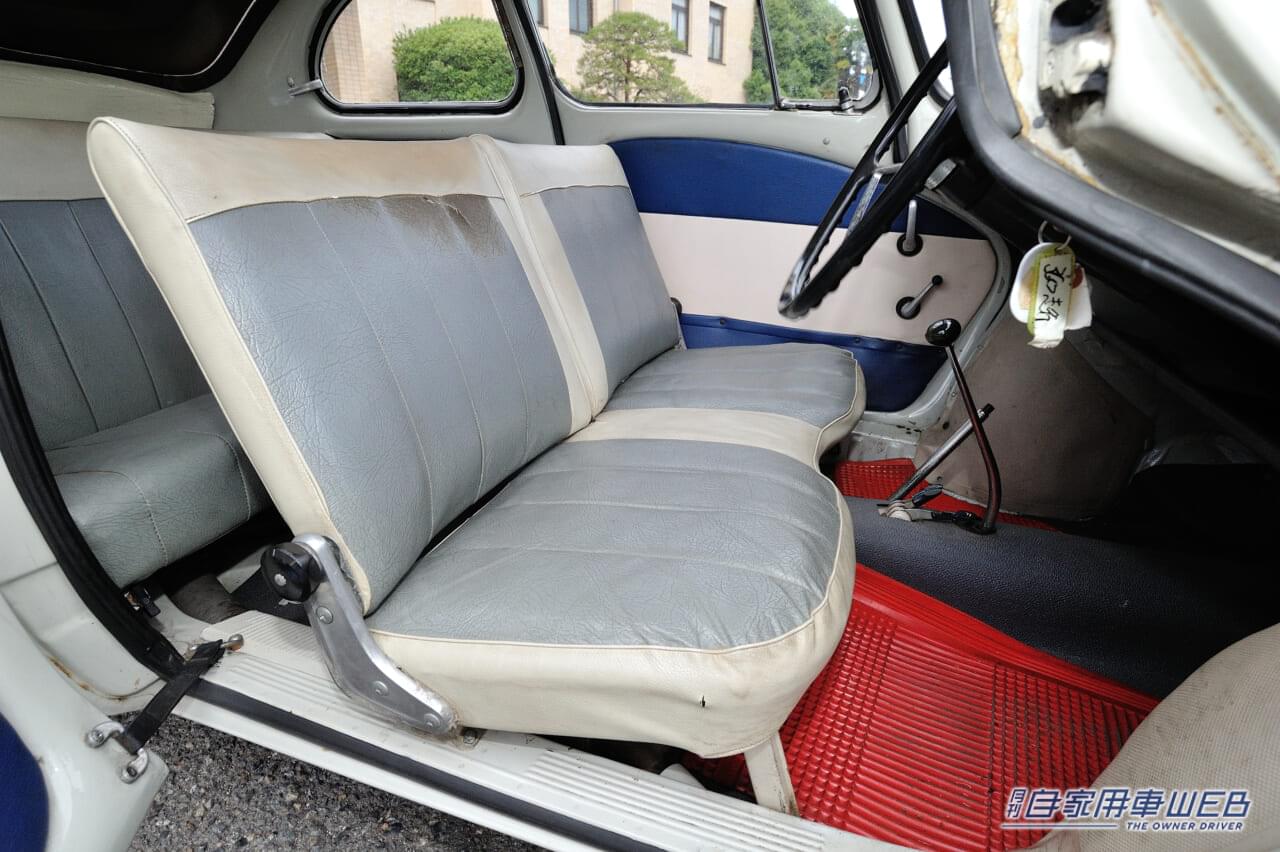 スバル360(中期型)｜フロントシート｜「他と同じクルマなんて作らない」スバル開発陣が見せた意地が名車誕生のきっかけに。松下幸之助も購入したスバル360ストーリー