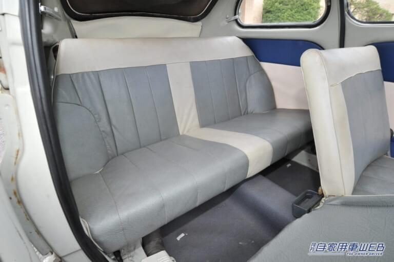 スバル360(中期型)|リヤシート|「他と同じクルマなんて作らない」スバル開発陣が見せた意地が名車誕生のきっかけに。松下幸之助も購入したスバル360ストーリー