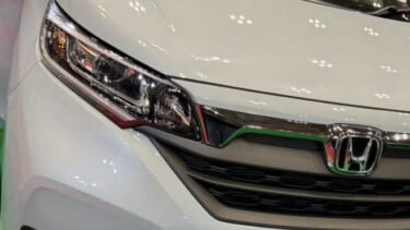 すげぇ、本当にホンダ「フリード」か? フルフラットゆったりベッド → オシャレ部屋のダイネットモードに変身するキャンパー。