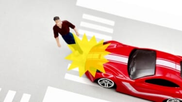 「勘弁してくれ」「モンスター歩行者…」突然の信号無視による事故発生。それでも全部クルマが悪い?