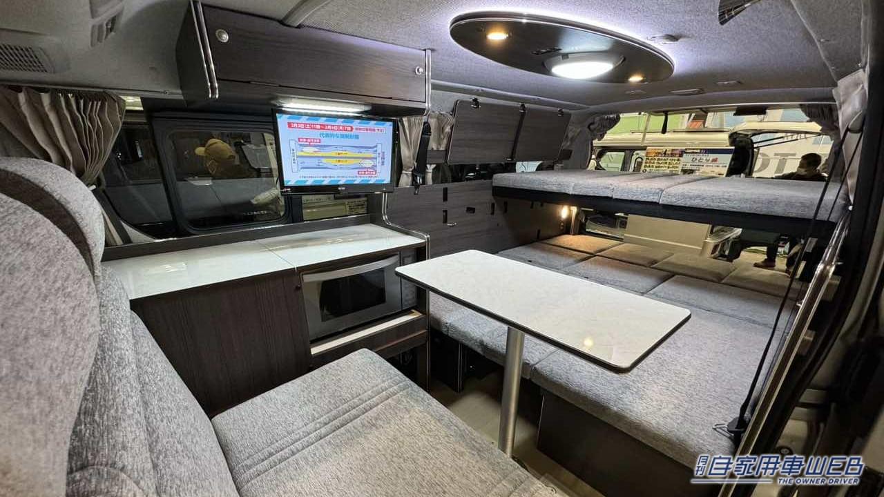 「嘘だろ…ホテルが走ってる」ハイエースの車内はまるでシティホテル。キャンピングカーにしておくのはモッタイナイ。