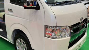 「ただのハイエース…じゃない!」「麻雀とかしたい」明るく広いトヨタ ハイエースがベースのキャンパー「キッチン付き・シャワーあり」