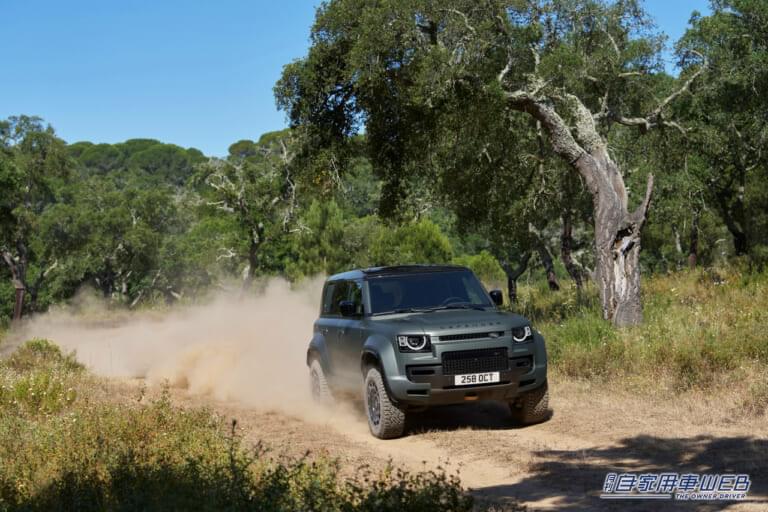 ランドローバー ディフェンダー オクタ|「本格オフローダーでも抜群の速さ」ランドローバーの最新クロスオーバーSUV「ディフェンダー OCTA(オクタ)」大台超えの価格でも争奪戦がうなずけてしまう納得の理由