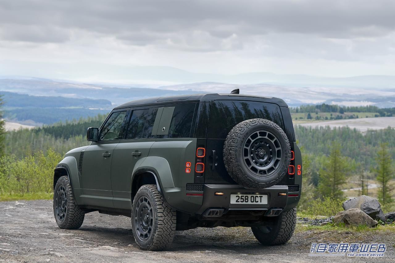 ランドローバー ディフェンダー オクタ|「本格オフローダーでも抜群の速さ」ランドローバーの最新クロスオーバーSUV「ディフェンダー OCTA(オクタ)」大台超えの価格でも争奪戦がうなずけてしまう納得の理由