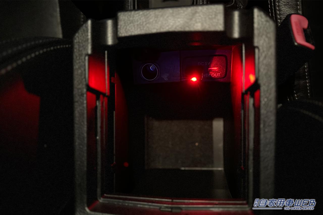 |「コレはスゴいわ…」「愛車が激変した」USBに挿すだけでOKの小さなパーツ。いつものマイカーの車内空間が激変。超人気グッズを実際に購入して取り付けてみた